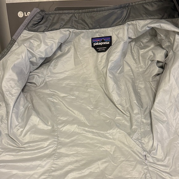 Patagonia Women's Gray Light Weight Quilted Puffer Jacket - Picture 9 of 10